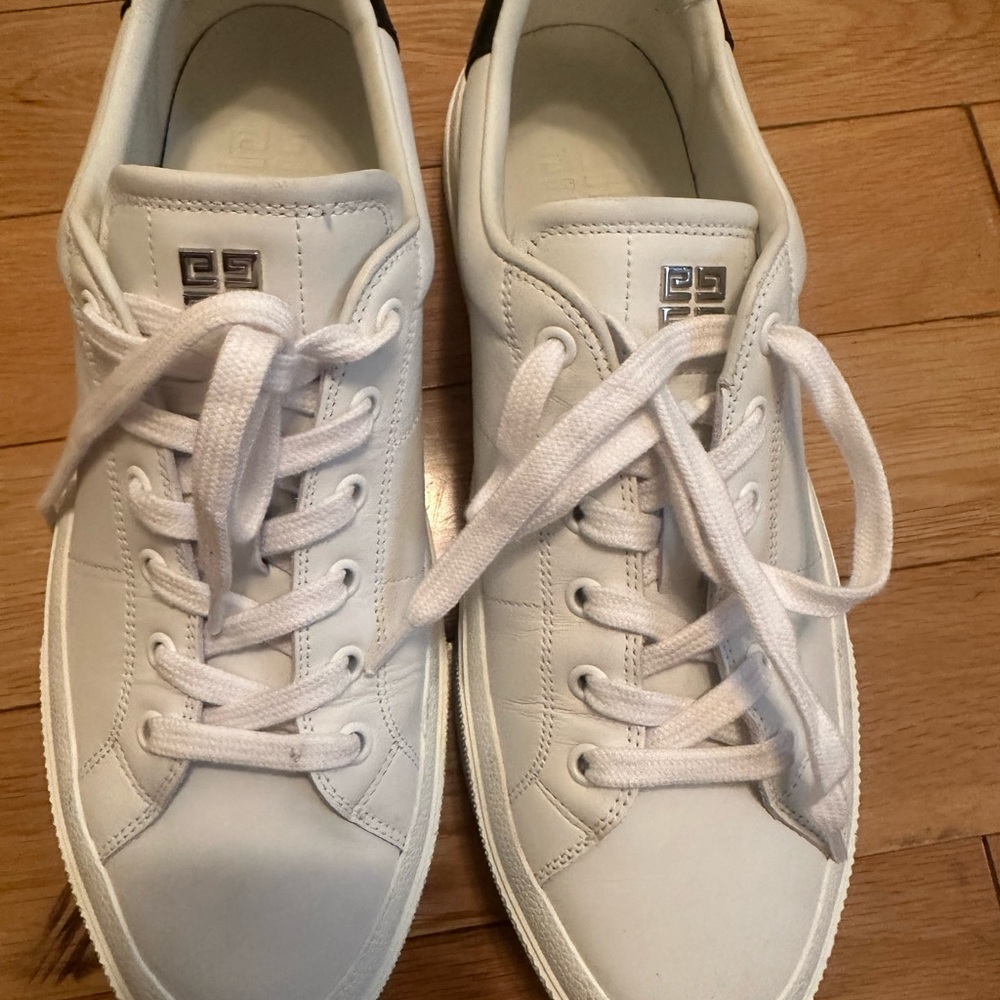 Brand new 💯 authentic
Givenchy City Court Low-Top Sneakers. Size 42 new - Picture 7 of 10